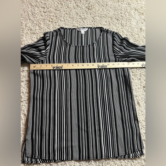 Size Small Striped Black and White Women's Top LS - Picture 3 of 5